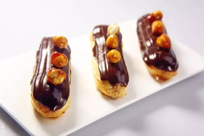 马卡龙蓝色法式,法式马卡龙和意式马卡龙的差别