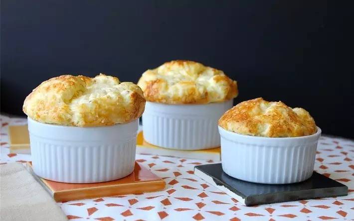 马卡龙蓝色法式,法式马卡龙和意式马卡龙的差别