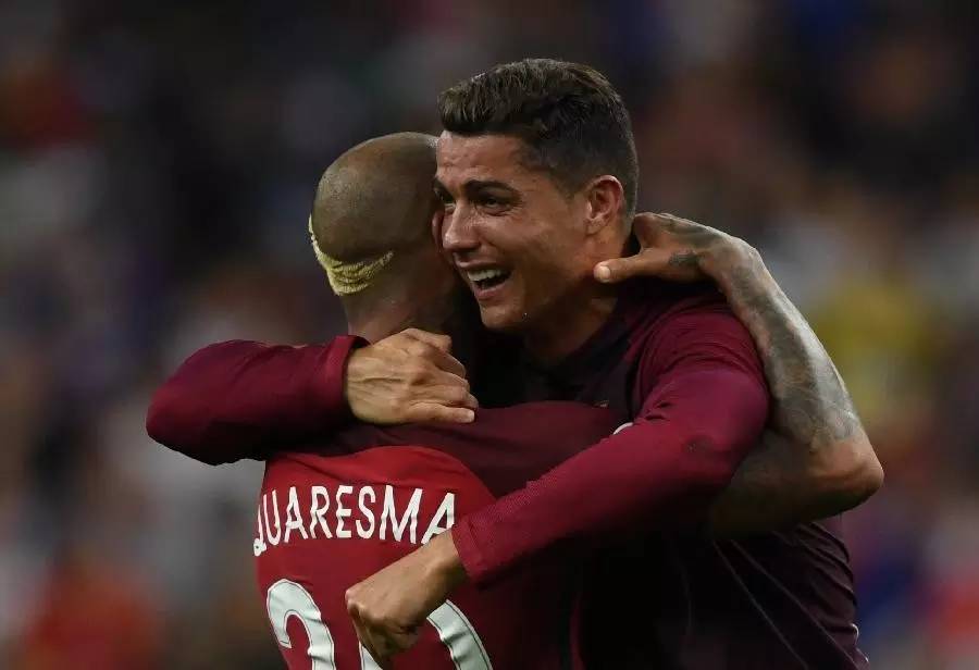 为什么足球让人那么疯狂,足球为什么会让人痴狂