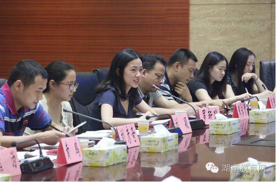 重温党章做四讲四有合格党员,两学一做如何做四个合格的党员