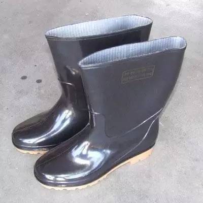 种草丨男朋友：最美不是下雨天，是你帮我付款的那双雨鞋。