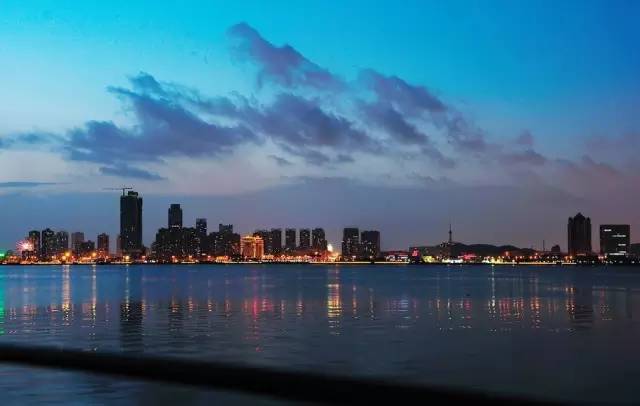 青岛哪个区最适合上班,在青岛和上海上班的区别