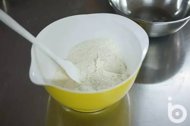 超级主厨|拿着这份甜品问了10个路人，居然没人猜到它是马卡龙