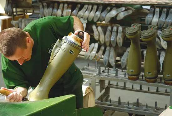 种草丨男朋友：最美不是下雨天，是你帮我付款的那双雨鞋。