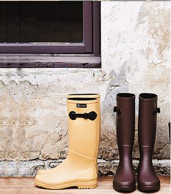 种草丨男朋友：最美不是下雨天，是你帮我付款的那双雨鞋。