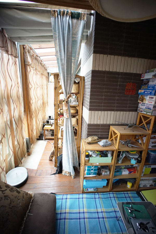 Hi-Fi+家庭影院+数控机床+模型+茶道+抄经=机长空间