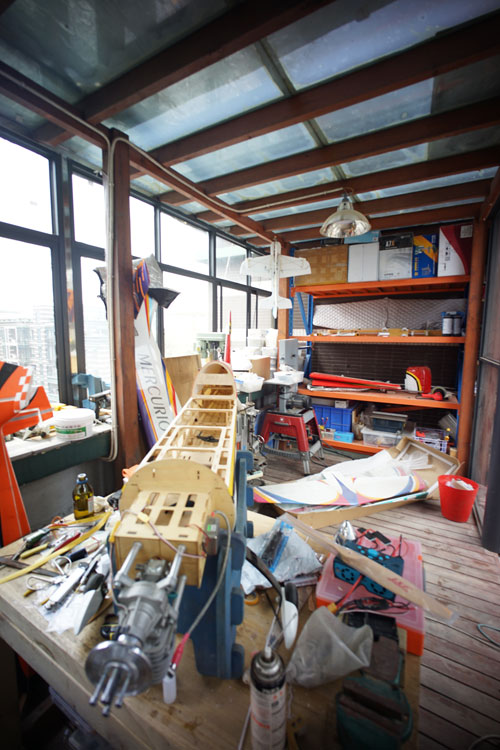 Hi-Fi+家庭影院+数控机床+模型+茶道+抄经=机长空间