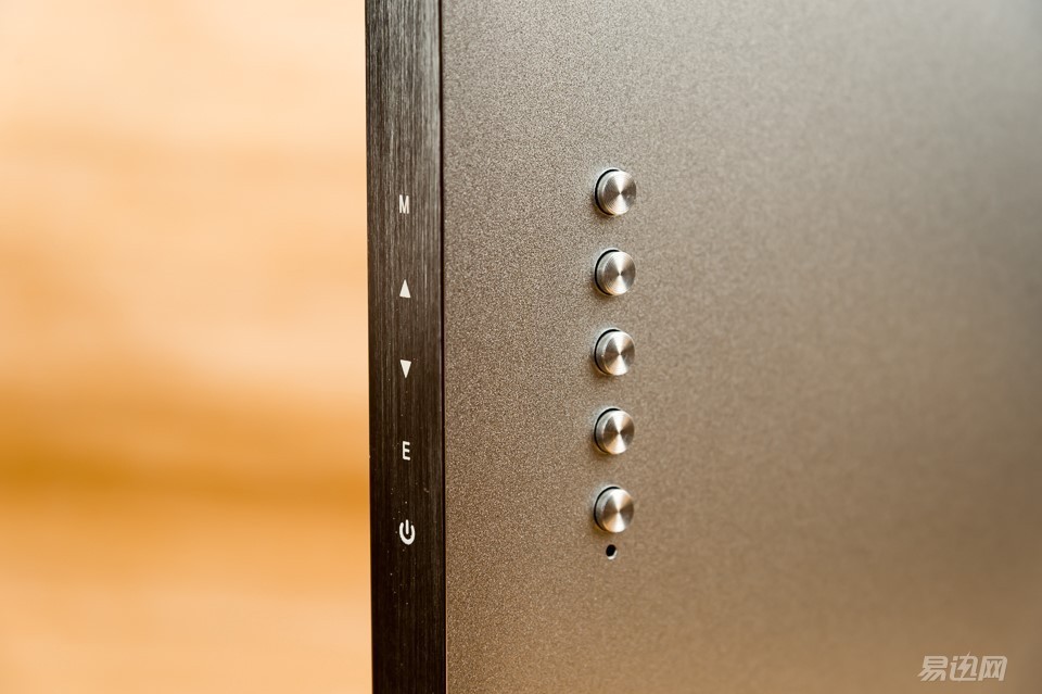 外壳和显示效果一样都是硬货——ZEOLS241显示器评测