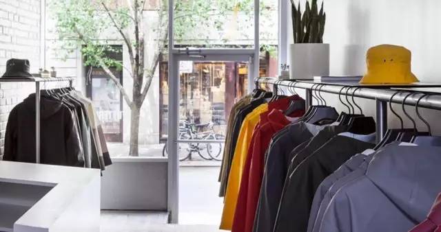 一次性雨衣变废为宝环保衣服,废弃雨衣不要扔学会这招超实用