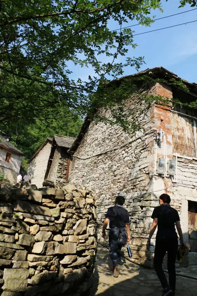 世界上最大的黄果树瀑布在哪里 (黄果树瀑布是不是亚洲第一大瀑布)