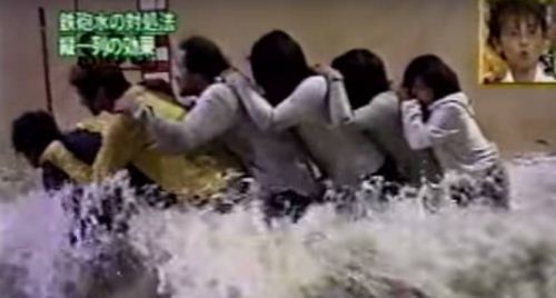 遇到暴雨来临,我们该怎么办?