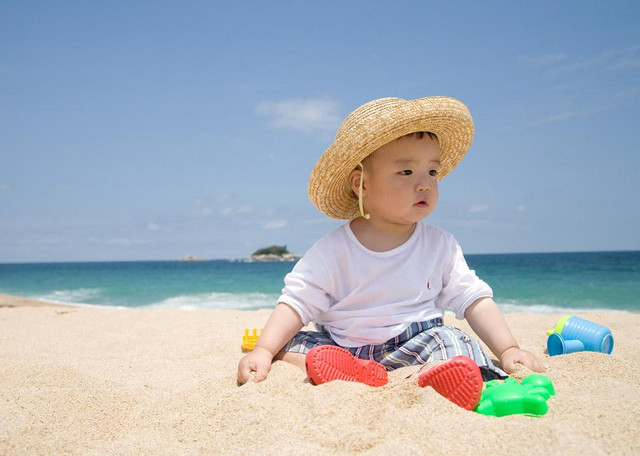 带宝宝去沙滩，回来手背长满小疙瘩，小心这种“不起眼”的病