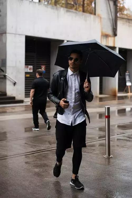 如何优雅地在大雨中漫步,下雨天怎么保持优雅的感觉