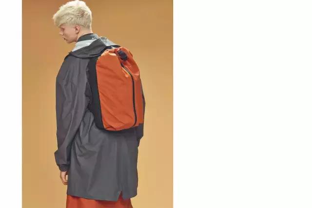 如何优雅地在大雨中漫步,下雨天怎么保持优雅的感觉