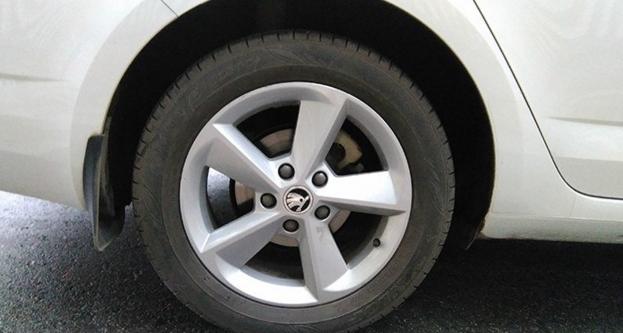 18款明锐1.6l自动豪华版功能讲解,斯柯达明锐1.5自动豪华版空间评测