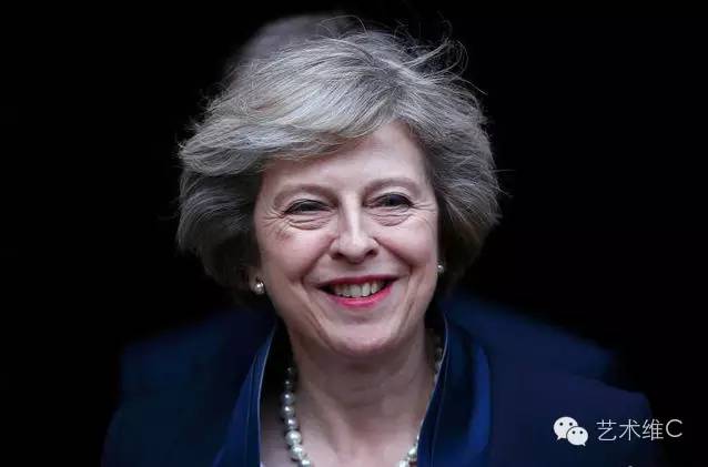 英国女性夏季服装风格特点,英国女性夏天穿衣打扮