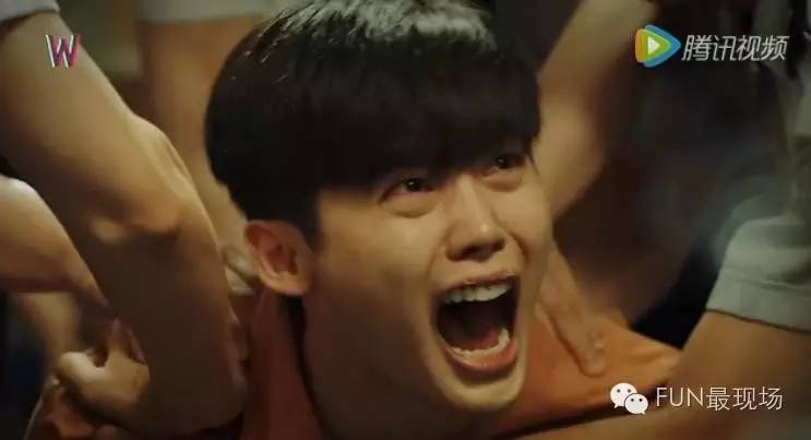 女主穿越到李钟硕演的韩剧里,李钟硕穿越到漫画世界上