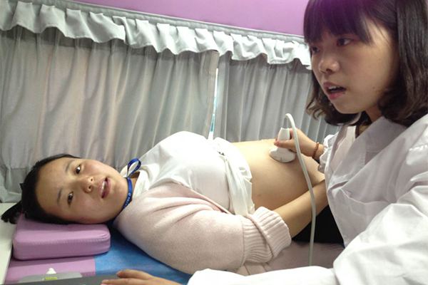 孕期产检正常生娃难产,孕妇怀孕宫缩住院产检