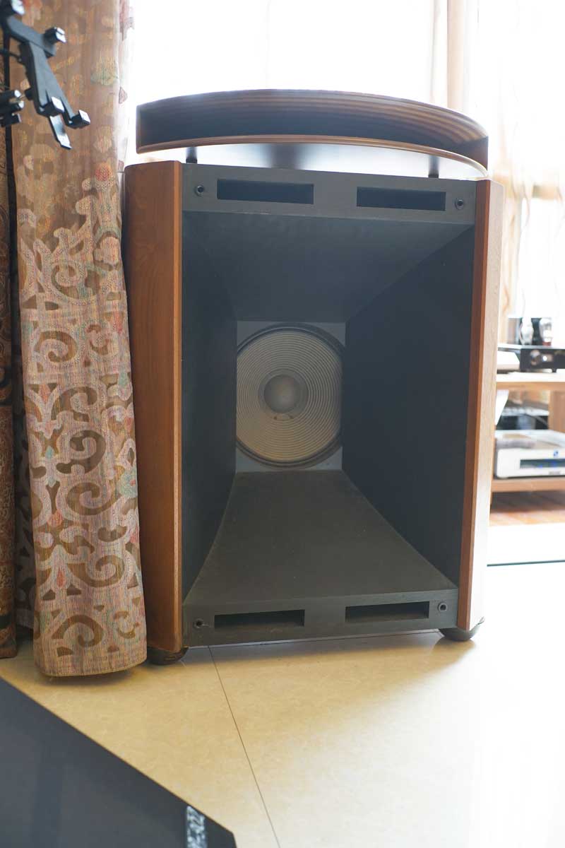 Hi-Fi+家庭影院+数控机床+模型+茶道+抄经=机长空间