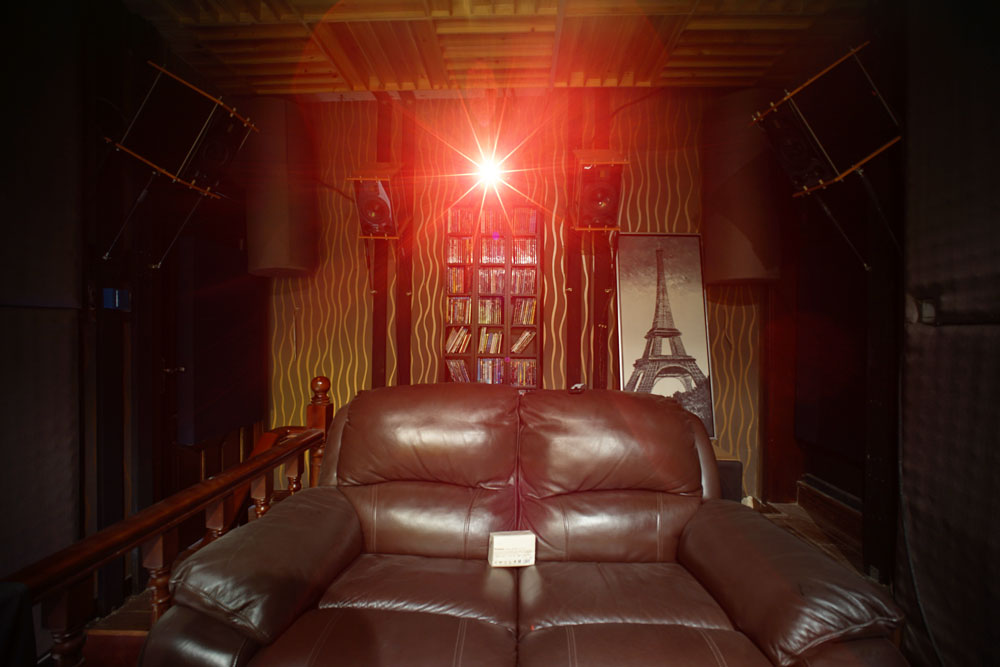 Hi-Fi+家庭影院+数控机床+模型+茶道+抄经=机长空间