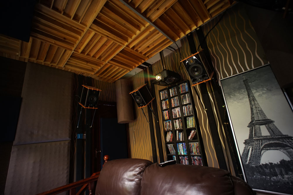 Hi-Fi+家庭影院+数控机床+模型+茶道+抄经=机长空间