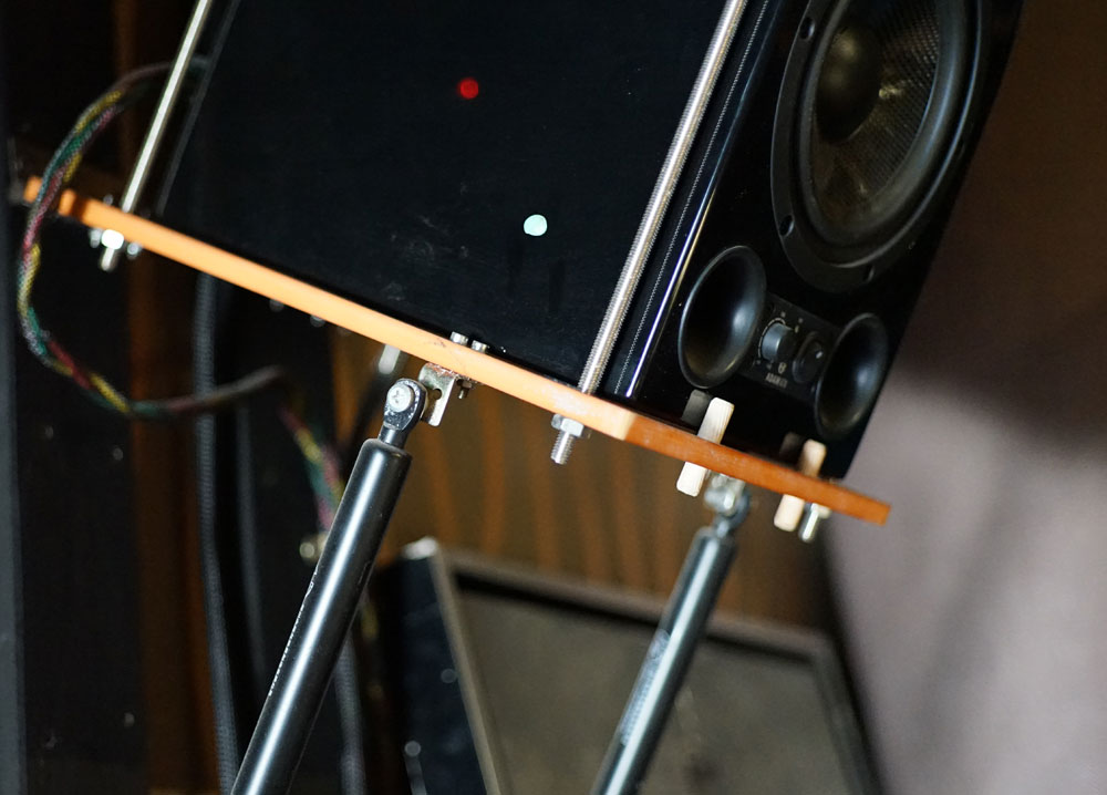 Hi-Fi+家庭影院+数控机床+模型+茶道+抄经=机长空间