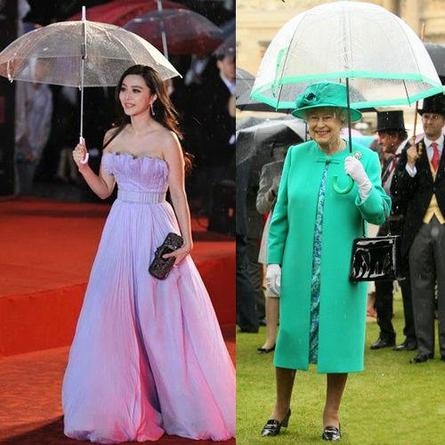 据说，美女都喜欢这么打伞