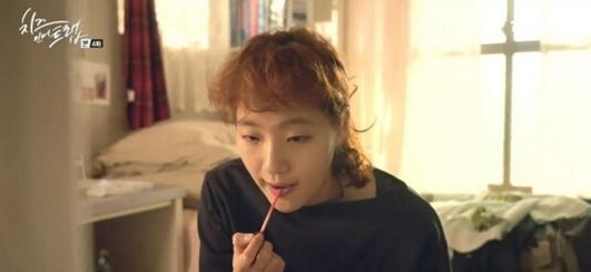 你会因为爱豆而喜欢上一只口红吗？