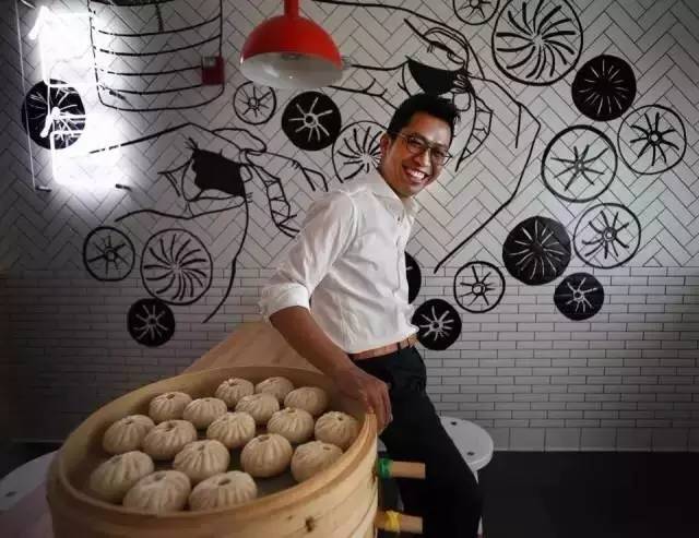 为了叫板美国汉堡,他把包子店开到哈佛大学,一年卖出3个亿