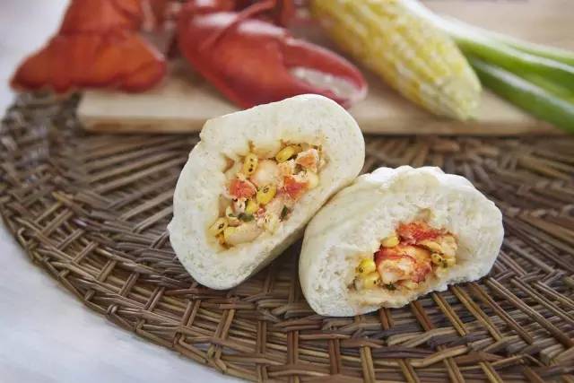 为了叫板美国汉堡,他把包子店开到哈佛大学,一年卖出3个亿