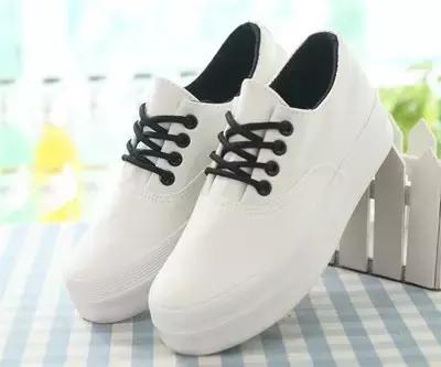 雨天白鞋变泥鞋,爱穿小白鞋,也要会洗哦。