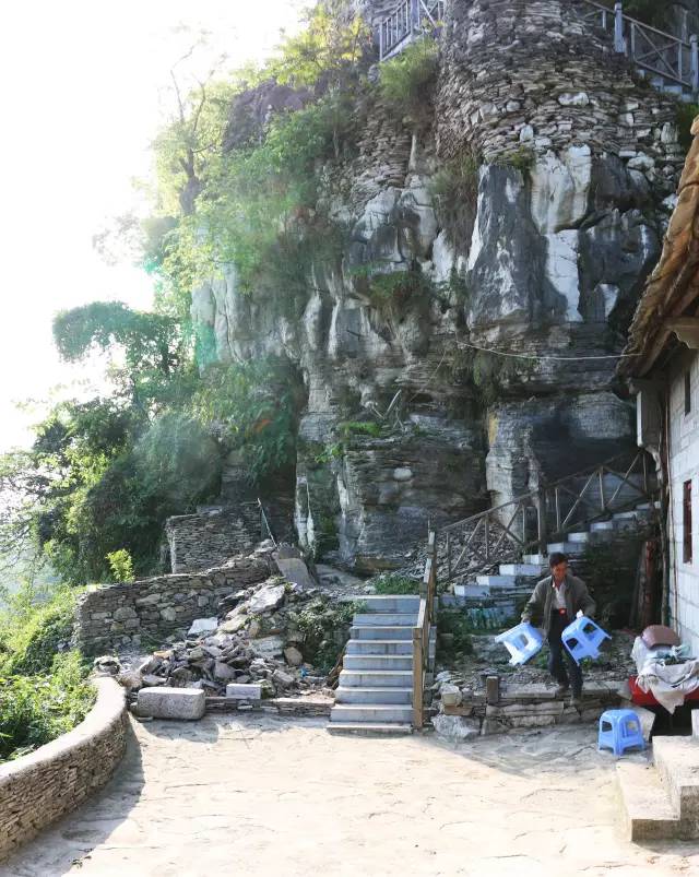 世界上最大的黄果树瀑布在哪里 (黄果树瀑布是不是亚洲第一大瀑布)