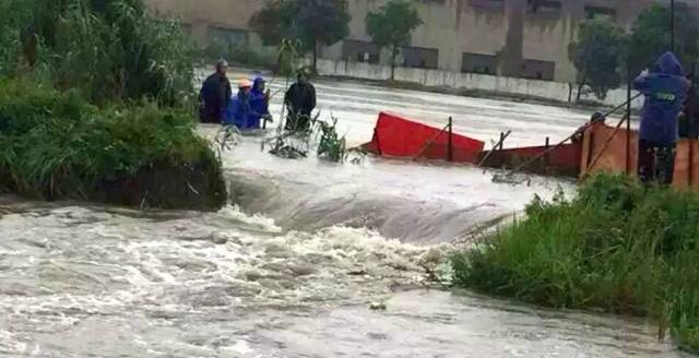 遇到暴雨来临,我们该怎么办?