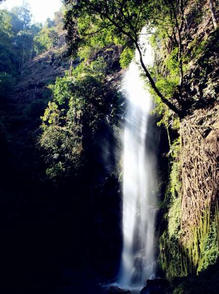 赌石之都,瑞丽翡翠赌石之旅