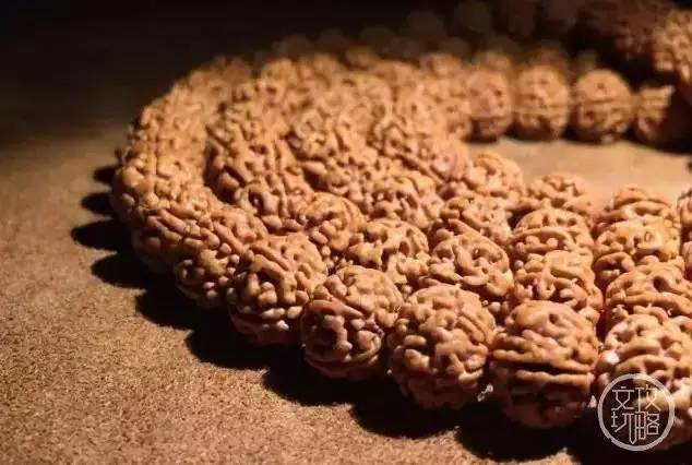 手串为什么都越玩越小了,手串玩了大半年了为什么还不红