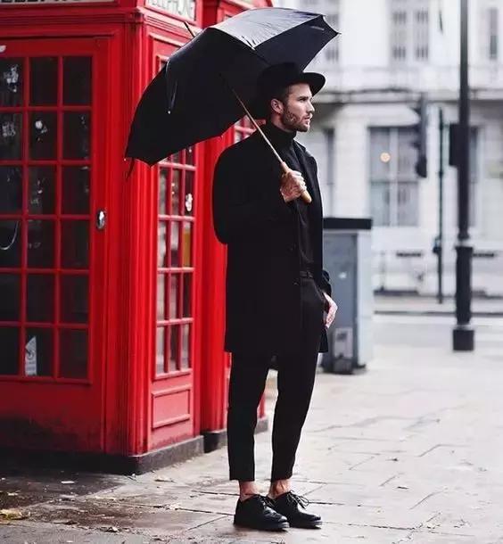 如何优雅地在大雨中漫步,下雨天怎么保持优雅的感觉