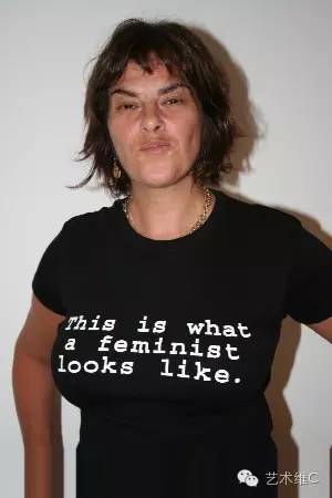 英国女性夏季服装风格特点,英国女性夏天穿衣打扮