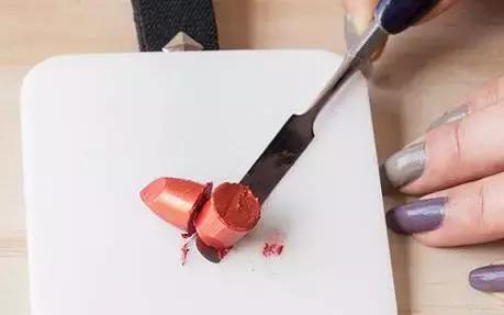 拯救唇膏大作战！3招轻松搞定唇膏折断、融化尴尬问题！