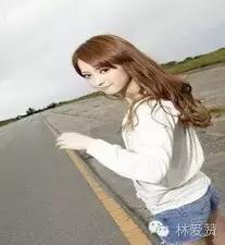 小男孩被漂亮的老女人诱惑了,到底是谁的错呢