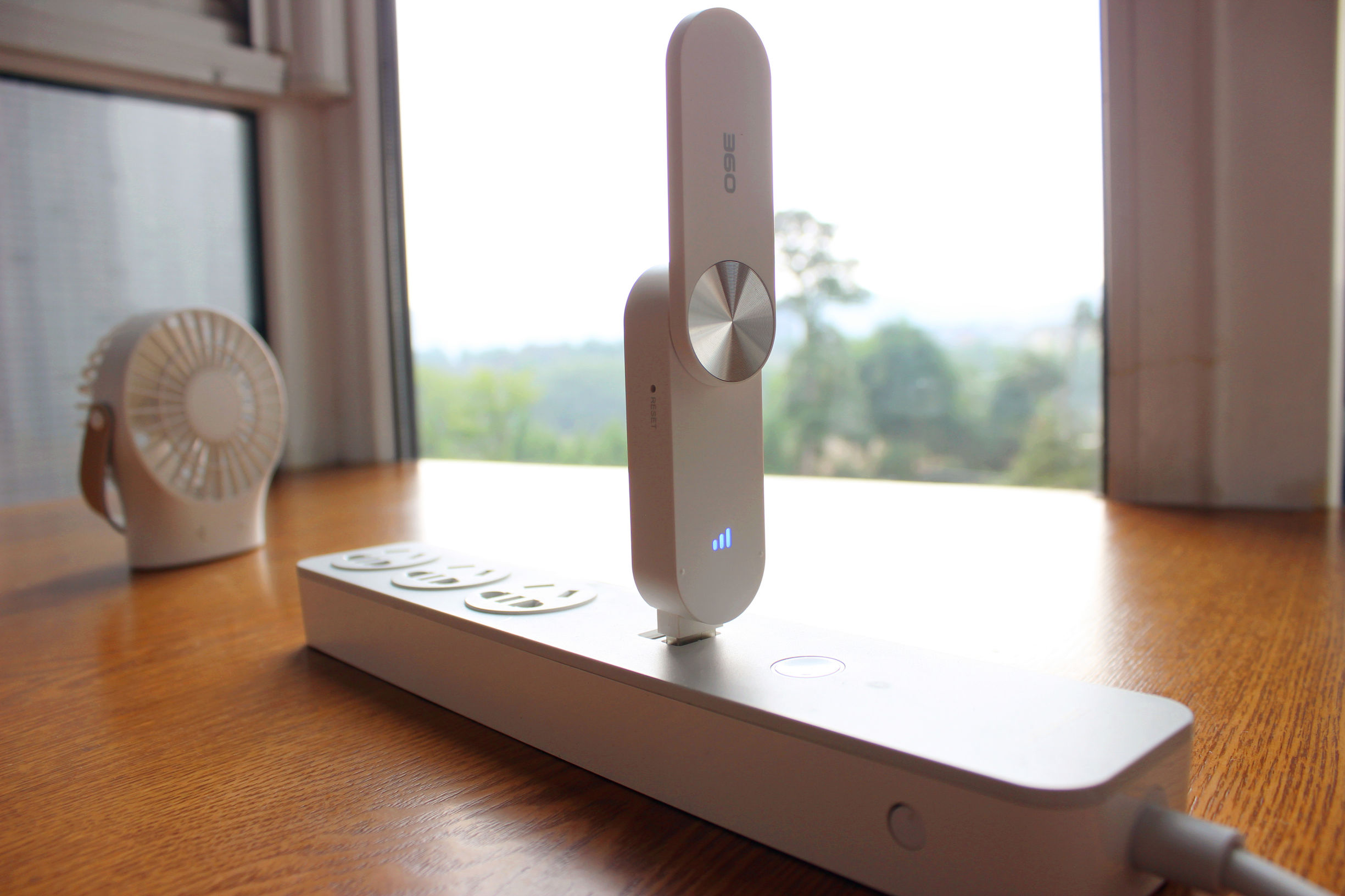 360wifi扩展器r2测评视频,360r2wifi扩展器开箱