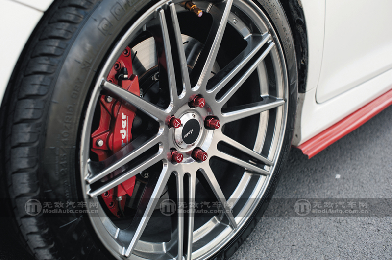 丰田凯美瑞爆改外观六代半,凯美瑞2.5g豪华版白色改黑顶