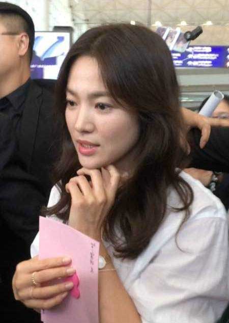 被镜头抓拍明星众生相,镜头抓拍明星微表情有多尴尬