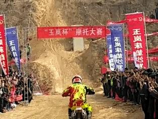 当武士刀遇到剑,一刀砍下去见真知,武士刀:就是让你想不到