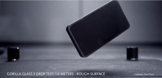 康宁第五代大猩猩玻璃实测：不怕摔摔不怕！