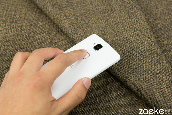 除了更好玩的指纹呢？TCL乐玩2C系统UI体验