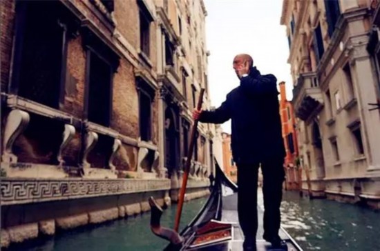 我说：成都是国际购物天堂，你服不？咱从退税讲起...