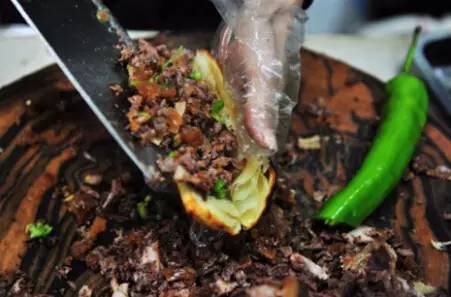 哈尔滨驴肉火烧视频,哈尔滨好吃的驴肉火烧店