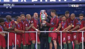 葡萄牙夺冠c罗更衣室讲话,葡萄牙欧洲杯夺冠贺炜评论c罗