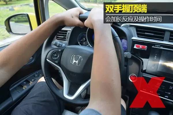 安全驾驶方向盘的握法和打法,方向盘的正确握法和打方向的尺度