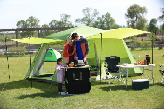 自驾露营装备视频大全,草原自驾露营必备装备清单